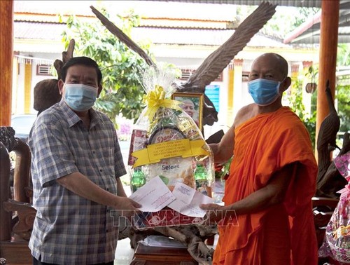 Khmer people celebrate Sen Dolta festival - ảnh 1