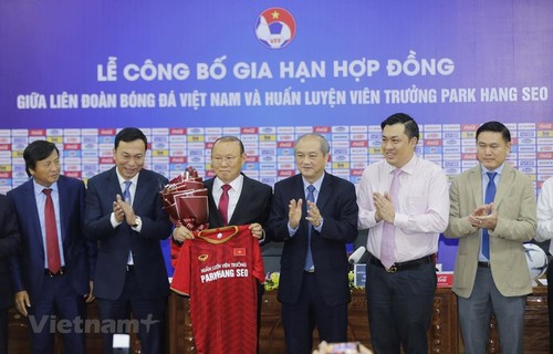 Football: Park Hang-seo continue l’aventure   - ảnh 1