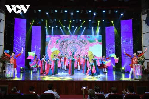 Concours de chants et de danses célébrant les 77 ans de la Voix du Vietnam - ảnh 1