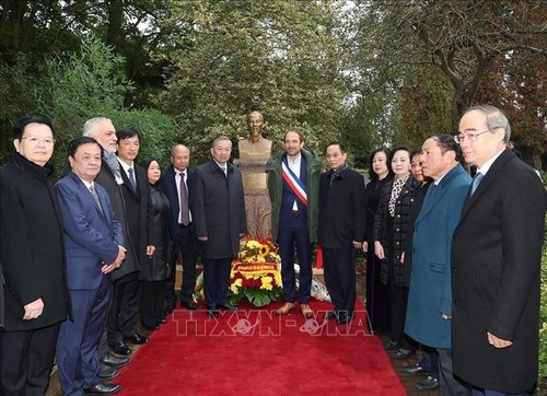  Tô Lâm rend hommage au Président Hô Chi Minh à Montreuil - ảnh 1