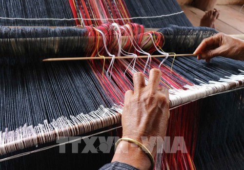 Le tissage traditionnel des Banars - ảnh 2