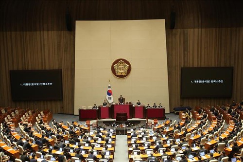 Le Parlement sud-coréen vote pour la destitution du président Yoon Suk-yeol - ảnh 1