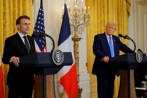 Ukraine: D.Trump évoque une fin rapide du conflit, E.Macron insiste sur des garanties de sécurité - ảnh 1