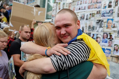 Russie–Ukraine: nouvel échange de prisonniers et restitution de dépouilles - ảnh 1