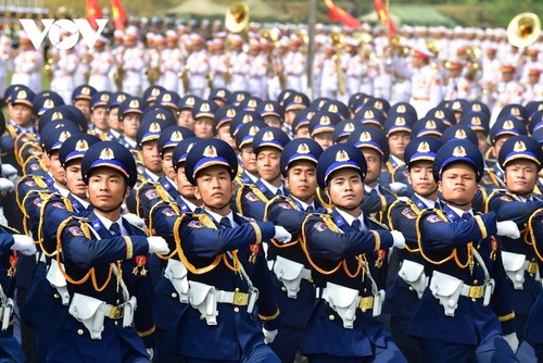 Troisième répétition générale du défilé militaire: de nouveaux véhicules blindés antiterroristes font sensation - ảnh 6