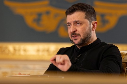 Volodymyr Zelensky se rend en France pour discuter d’un plan de paix - ảnh 1
