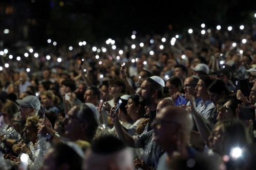 Australie: une cérémonie nationale rend hommage aux victimes de la fusillade de la plage de Bondi - ảnh 1