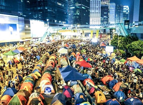 Hong Kong clears part of protest camp - ảnh 2