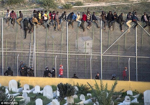 Migrant crisis: EU proposes Entry-Exit System - ảnh 1