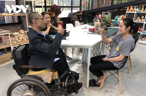 Seminar explores ways to generate jobs for people with disabilities - ảnh 1