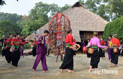 Muong people welcome Lunar New Year with Poon Poong festival  - ảnh 2