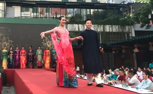 Hanoi women encouraged to wear ao dai  - ảnh 1