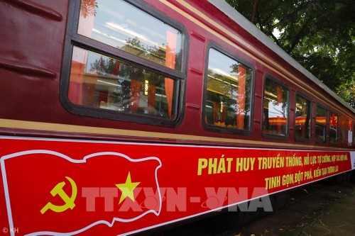 Hanoi Train begins official operation - ảnh 1