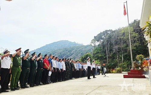 First flag-raising ceremony of 2026 on southernmost island - ảnh 1