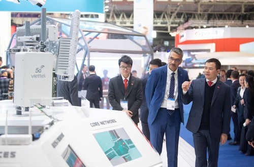 Viettel Perkenalkan Produk Teknologi Vietnam di Pameran Ponsel Terbesar di Dunia - ảnh 2