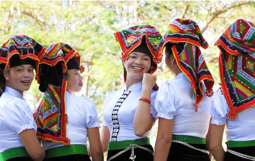 Sitten und Bräuche der Volksgruppe der schwarzen Thai zum Neujahrsfest - ảnh 1