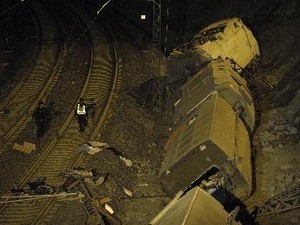 Mindestens 80 Tote bei Zugunglück in Spanien - ảnh 1