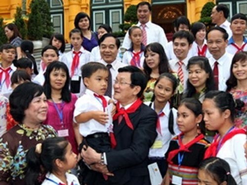 Staatspräsident Truong Tan Sang schickt Brief an Kinder zum Vollmondfest - ảnh 1