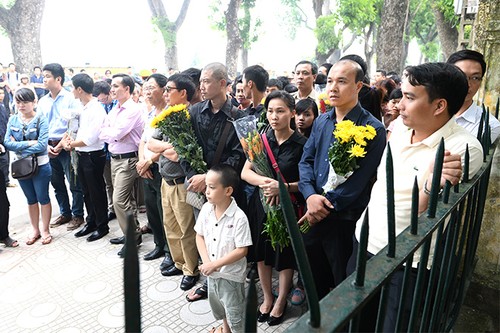 Die Vietnamesen betrauern den Tod von General Vo Nguyen Giap - ảnh 1