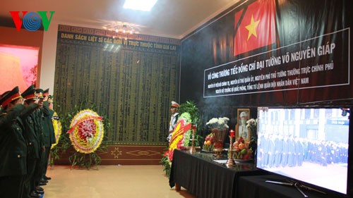 Die Bevölkerung landesweit nimmt Abschied von General Vo Nguyen Giap - ảnh 6