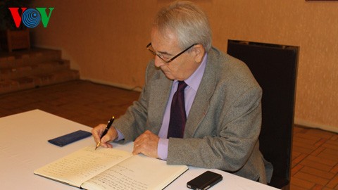 Gedenkfeier an General Vo Nguyen Giap wird im Ausland fortgesetzt - ảnh 1