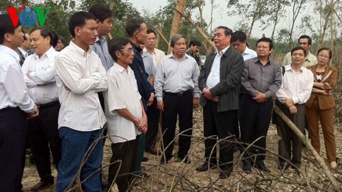 Überprüfung der Aufräumarbeit nach dem Taifun in Zentralvietnam - ảnh 1