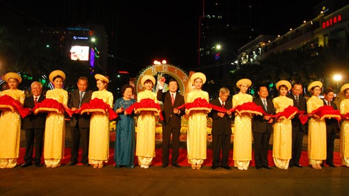 Straßen für Blumen und Bücher in Ho Chi Minh Stadt eröffnet - ảnh 1