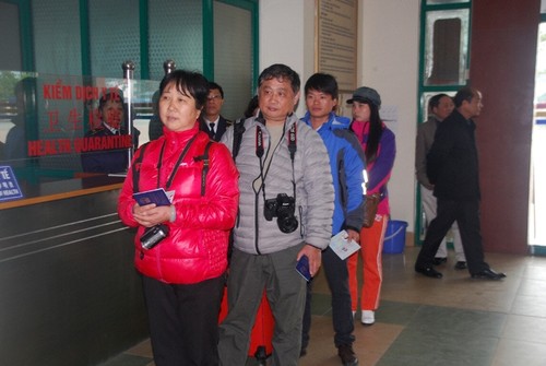 Aus- und Einreiseformalität für Ausländer in Vietnam vereinfachen - ảnh 1