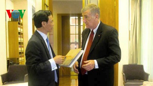 Australiens Senatspräsident lobt die Kooperation zwischen Vietnam und Australien - ảnh 1