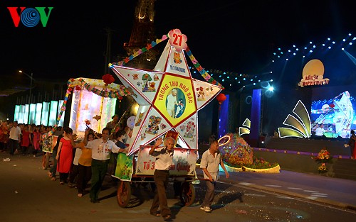 Der riesige Laternenumzug zum Mondfest in der Provinz Tuyen Quang - ảnh 8