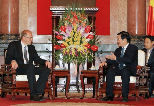 Staatspräsident Truong Tan Sang empfängt den Präsidenten des obersten ungarischen Gerichts - ảnh 1