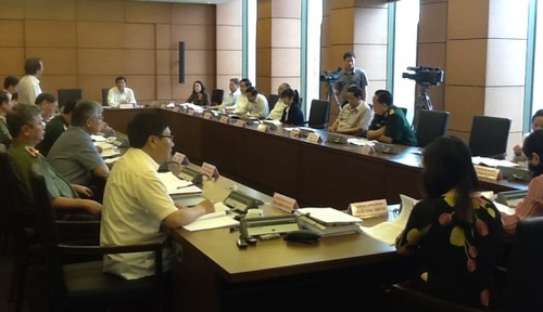 Das Parlament diskutiert das Programm zum Aufbau der Gesetze und Verordnungen 2016 - ảnh 1