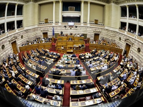 Das griechische Parlament verabschiedet Reform, um Hilfspaket zu bekommen - ảnh 1