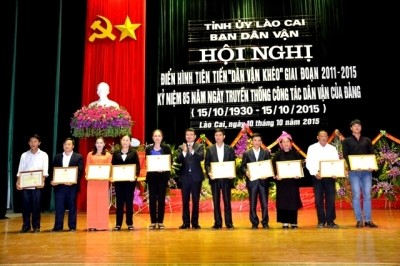 Staatspräsident Truong Tan Sang trifft die vorbildlichen Delegationen für Volksaufklärung - ảnh 1