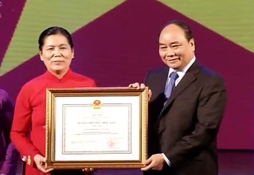 Feier zum 85. Gründungstag der Union der vietnamesischen Frauen - ảnh 1