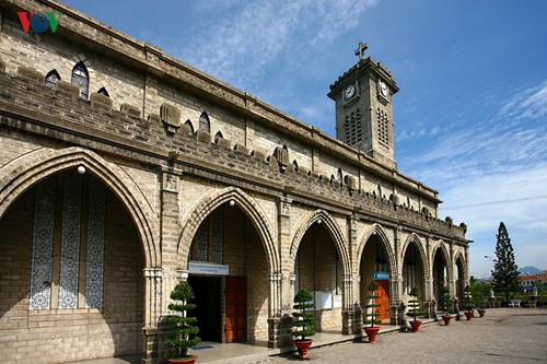 Die einzigartige Architektur der Kirchen im ganzen Land - ảnh 8