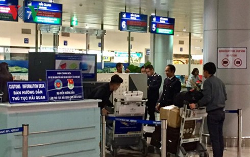 Die Zollbranche setzt die Vereinfachung der Formalitäten im Jahr 2017 fort - ảnh 1