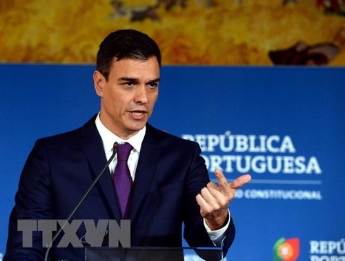 Spaniens Ministerpräsident stellt Katalonien Abstimmung über mehr Autonomie in Aussicht - ảnh 1