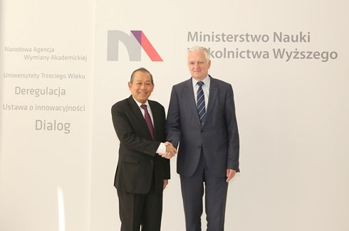 Vize-Premierminister Truong Hoa Binh nimmt am Seminar für wirtschaftliche Zusammenarbeit zwischen Vietnam und Polen teil - ảnh 1