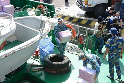 Vorbereitung des Neujahrsfests für Soldaten und Einwohner der Insel Truong Sa - ảnh 1