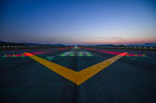 Der Flughafen Van Don strahlt im Nordosten des Landes - ảnh 19