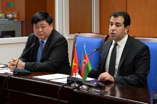 Seminar über den aserbaidschanischen Dichter Nasimi im VOV-Funkhaus - ảnh 1