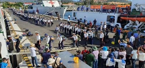 Transport der Waren zum Inselkreis Truong Sa für das Neujahrsfest Tet - ảnh 1