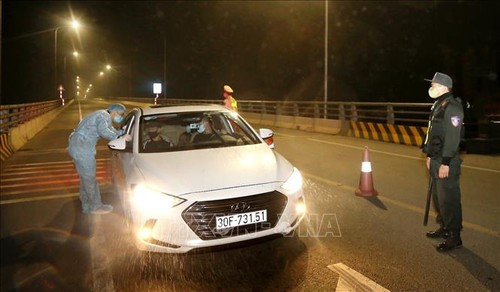 Die Bekämpfung der Covid-19 in den Provinzen läuft auf Hochtouren - ảnh 1