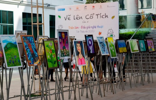 Die kleinen Maler bilden Stiftung für Patienten aus armen Verhältnissen - ảnh 1