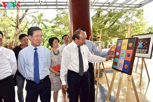 Ausstellung der Bilder der vietnamesischen Maler während der sozialen Distanzierung - ảnh 3