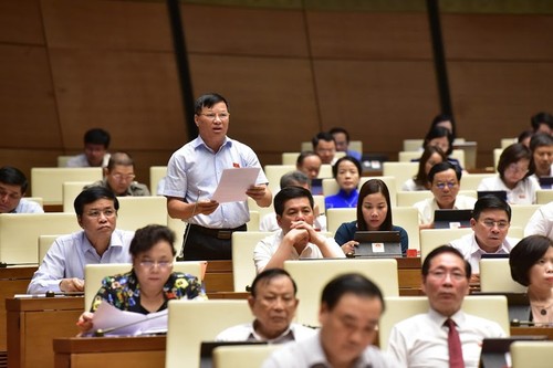 Das Parlament verabschiedet zahlreiche Beschlüsse am letzten Sitzungstag - ảnh 1