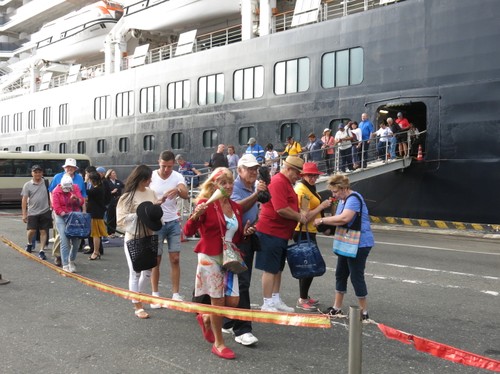 Die Zahl der internationalen Touristen nach Vietnam ist wegen Covid-19-Epidemie gesunken - ảnh 1