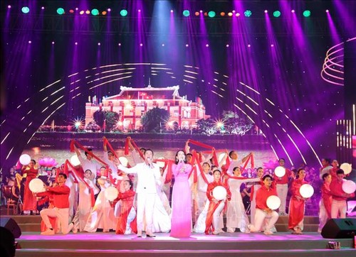 Das Kunstprogramm zur Parteikonferenz von Ho-Chi-Minh-Stadt - ảnh 1