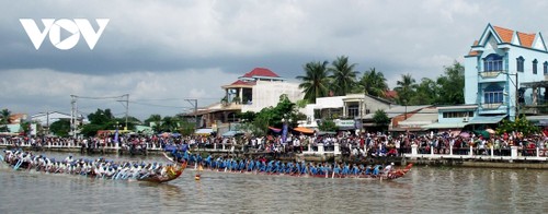 Tra Vinh eröffnet das Bootsrennen zum Ok-Om-Bok-Fest - ảnh 1
